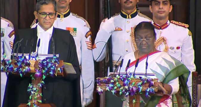ദ്രൗപദി മുർമു ഇന്ത്യയുടെ 15-ാമത് രാഷ്ട്രപതിയായി സത്യപ്രതിജ്ഞ ചെയ്തു.
